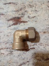 Curva in ottone a due Dadi diametro 22 x 3/4" F