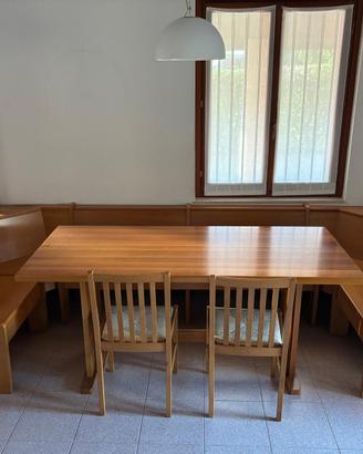 Tavolo in legno completo di giropanca e 2 sedie