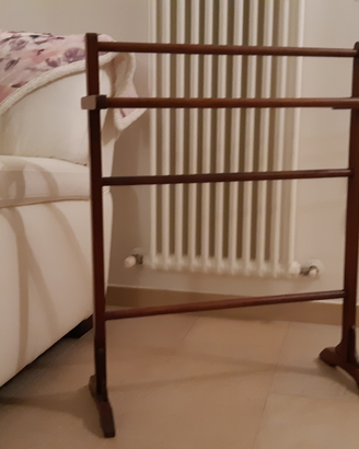 Portasciugamani in legno