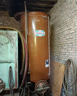 botti ed attrezzatura per vinificazione 