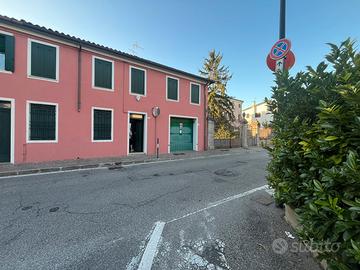 Casa a schiera 3 camere matrimoniali triplo garage