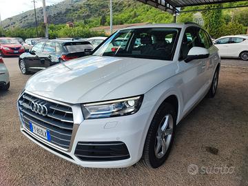 Audi Q5 40 TDI quattro S tronic Business Sport
