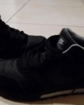 Nike nere a stivaletto 