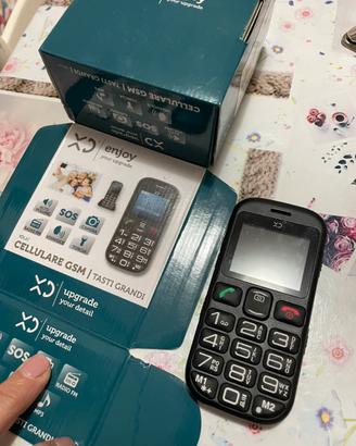 Telefono cellulare con tasti grandi