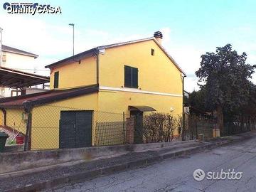 Casa singola con giardino a montemarciano