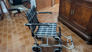 Carrozzina pieghevole