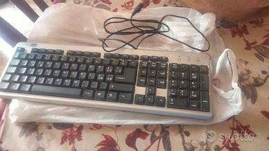 tastiera computer fisso 