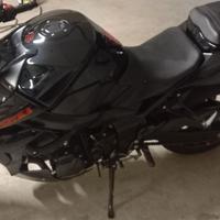 Suzuki gsr 750