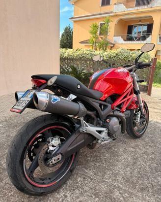 Ducati Monster 696