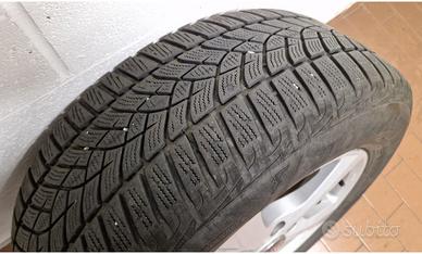 4 pneumatici invernali usati con cerchi in lega