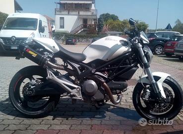 Ducati Monster 696 Plus