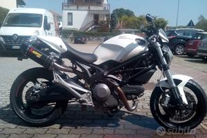 Ducati Monster 696 Plus