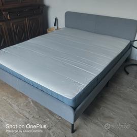 Letto e materasso matrimoniale IKEA 160x200cm.