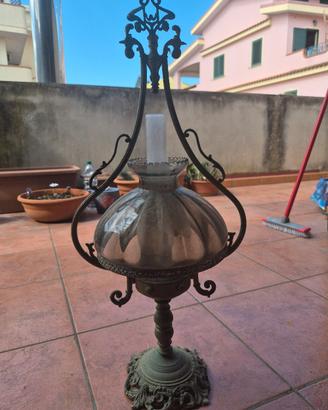 Lampada da tavolo antica stile Liberty.