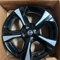 2 CERCHIONI da 17” Nissan Micra e 2  free