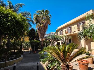 Villa indipendente con ampio terreno edificabile