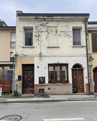 Immobile in asta di 61 m² con 2 locali a Ravenna