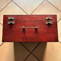 Cassa in legno portaoggetti