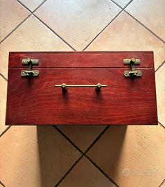 Cassa in legno portaoggetti