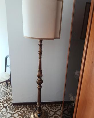 lampada in legno 