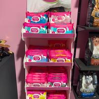 Espositore con 68 salviettine