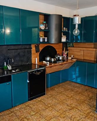 CUCINA MODERNA VERDE PETROLIO CON ELETTRODOMESTICI
