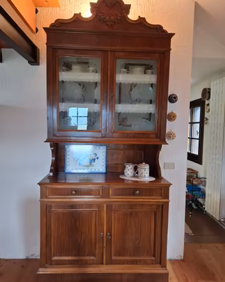 credenza con vetrinetta in noce fie '800