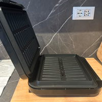 Bistecchiera elettrica in ghisa con doppia piastra