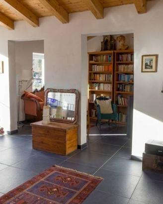 Rustico / Casale di 206 m² con più di 5 locali a R