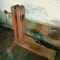 Antica Morsa da Falegname a Colonna - Artigianale 