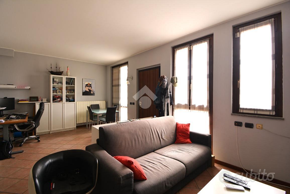 3 LOCALI A CAPONAGO - Vista 2