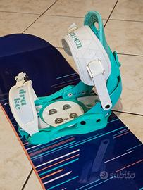 Tavola snowboard con attacchi