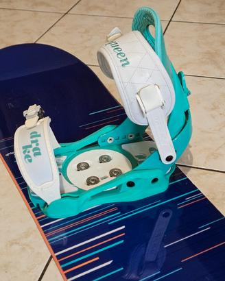 Tavola snowboard con attacchi