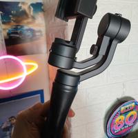 stabilizzatore per smartphone a tre assi