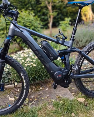 bicicletta elettrica MTB  cube stereo 140 MM