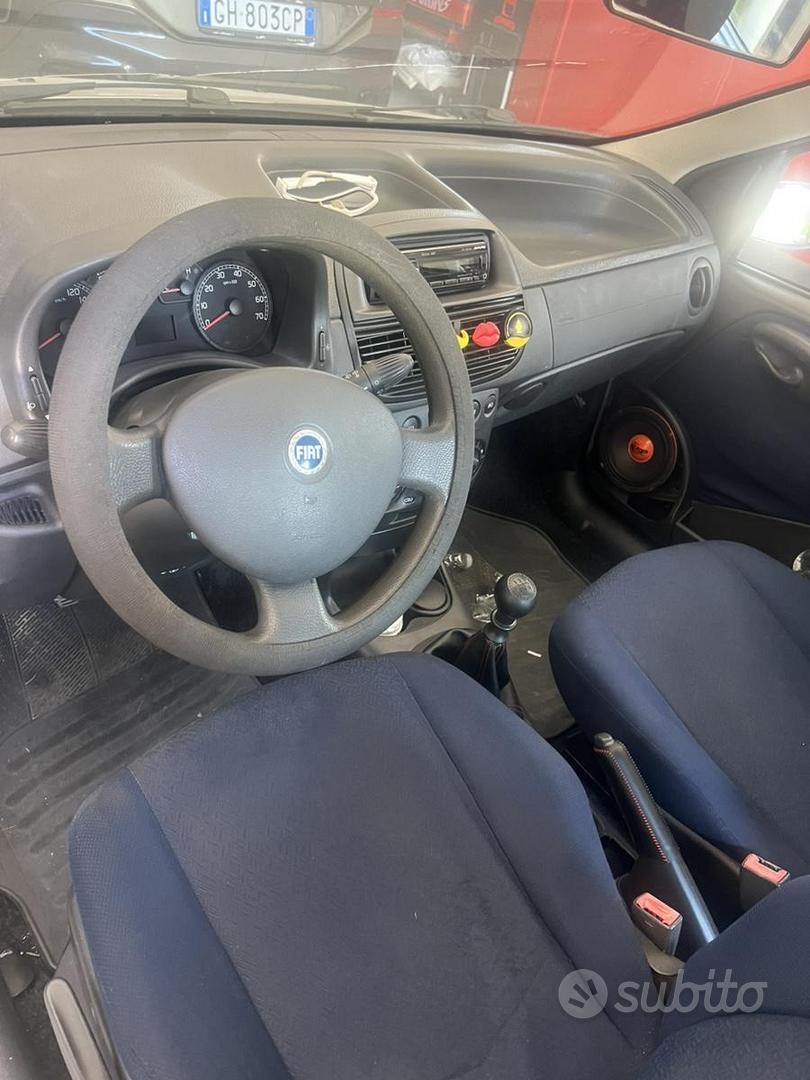 Fiat Punto 2004 photo 2