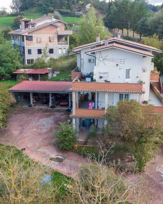 Villa di 493 m² con più di 5 locali e box auto dop