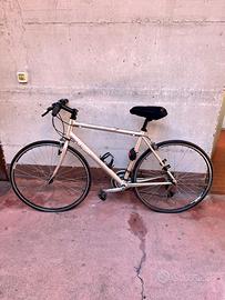 Bici Btwin Triban da strada telaio in alluminio