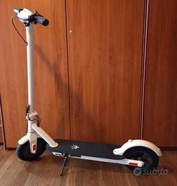 Monopattino elettrico Maserati MC-ES10