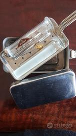 Bollitore e siringhe vetro vintage