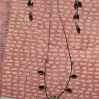 Collana con orecchini lunghi