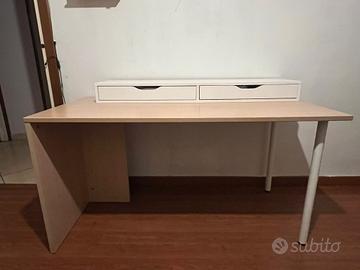 Scrivania in legno con cassetto 