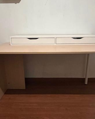 Scrivania in legno con cassetto 