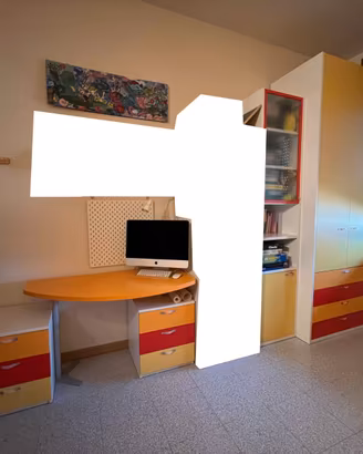 Mobili cameretta ragazzi.Armadio, scrivania, altro