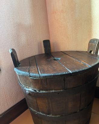 Contenitore legno ferro antico