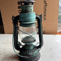 Vecchia lampada a kerosene petrolio