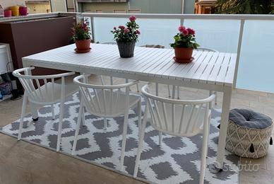 Set Tavolo e sedie da esterno