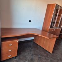 Studio con Scrivania e Libreria