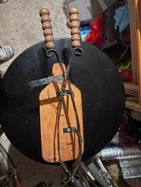 Strumento per tenere il prosciutto