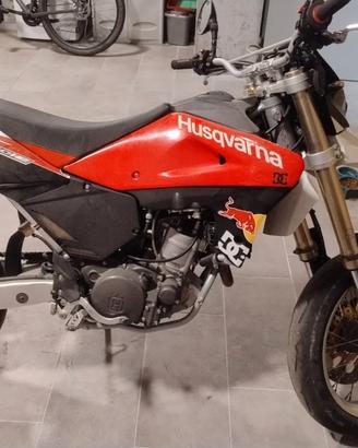 Moto husquarna 610